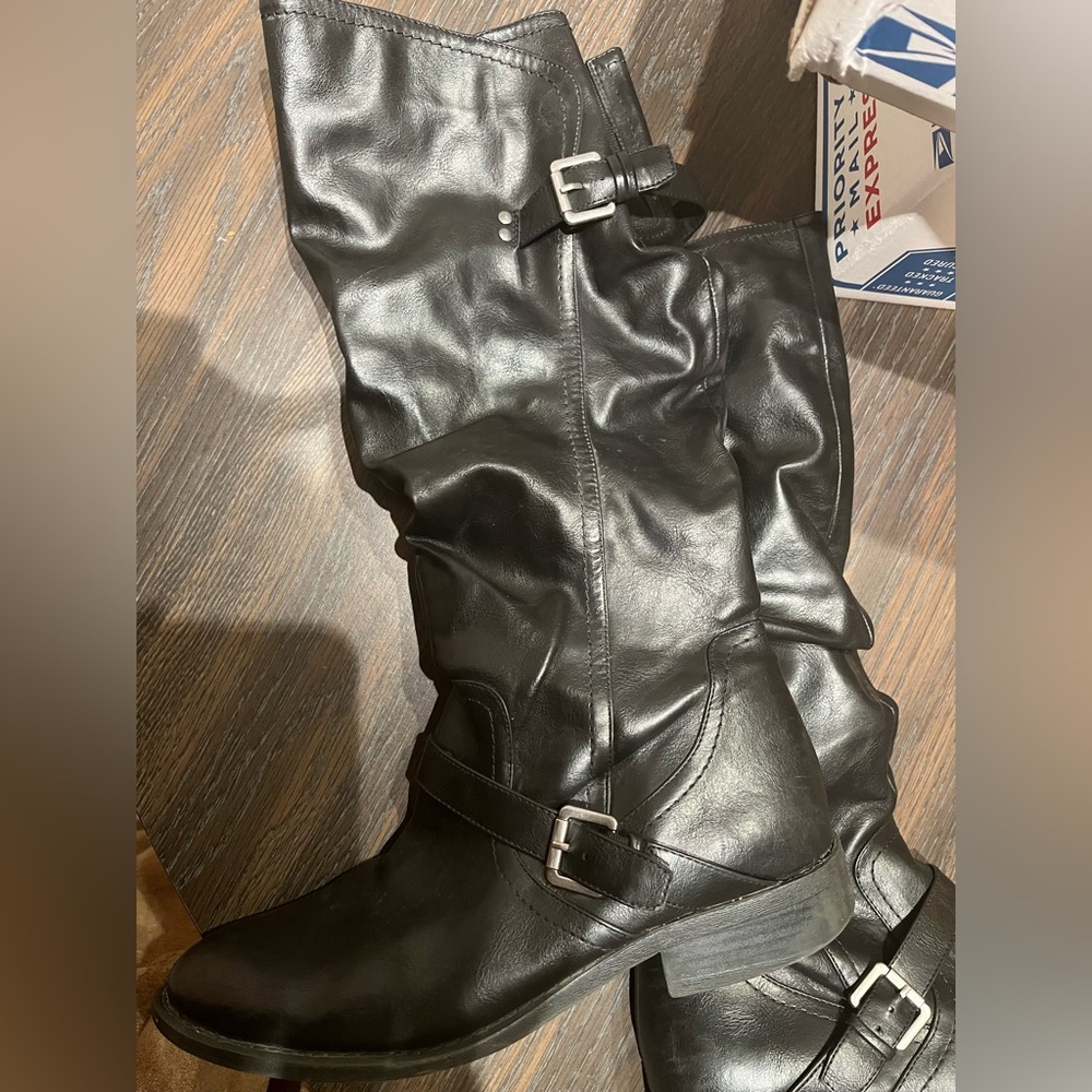 White Mountain knee length black books size 11